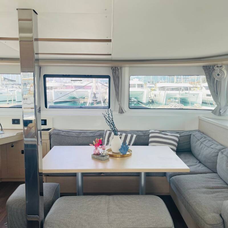New video is out ! Take a tour inside the stunning Lagoon 46, OW