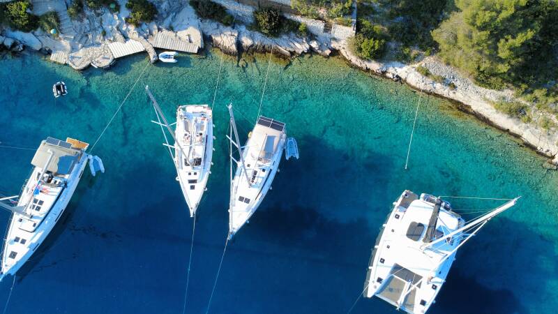 Check out our best last-minute short-term charters in September & October !