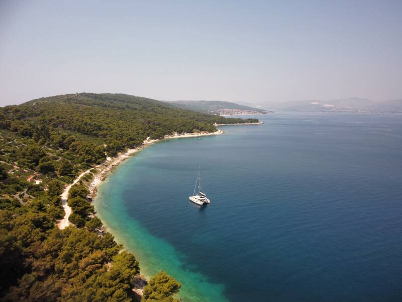 Last minute sailing offers & short-term charters during May and June 2026